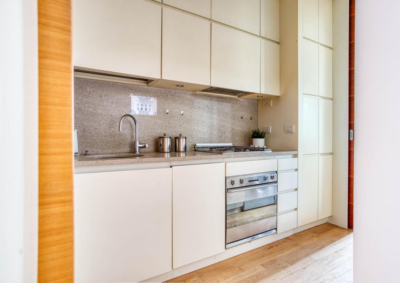 Joivy Vibrant Studio With Balcony Milano Exterior foto