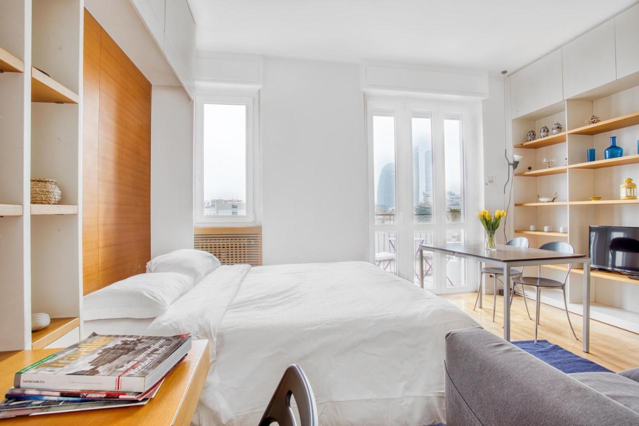 Joivy Vibrant Studio With Balcony Milano Exterior foto